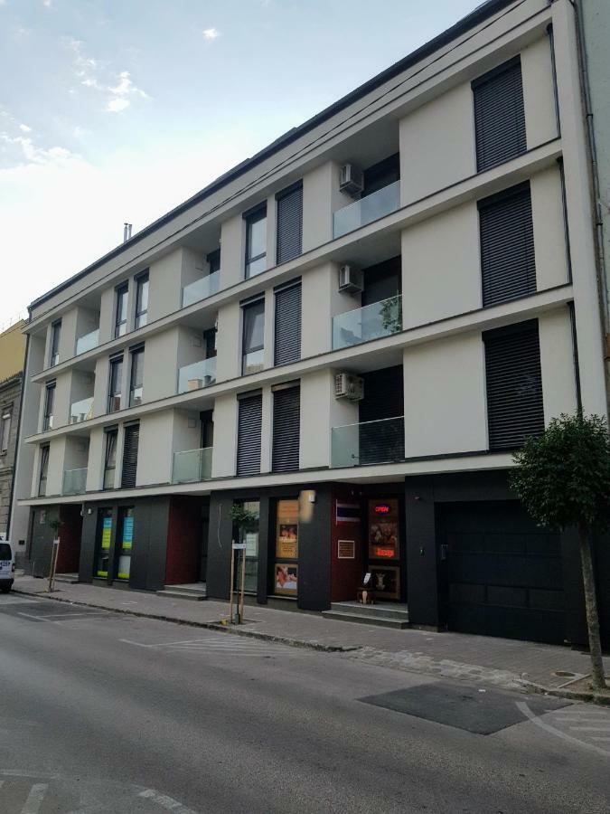 Holiday Apartman With Free Parking Győr Zewnętrze zdjęcie