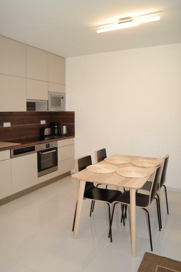 Holiday Apartman With Free Parking Győr Zewnętrze zdjęcie