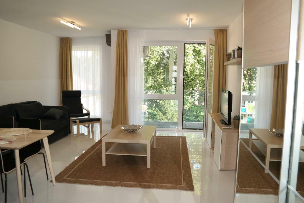 Holiday Apartman With Free Parking Győr Zewnętrze zdjęcie
