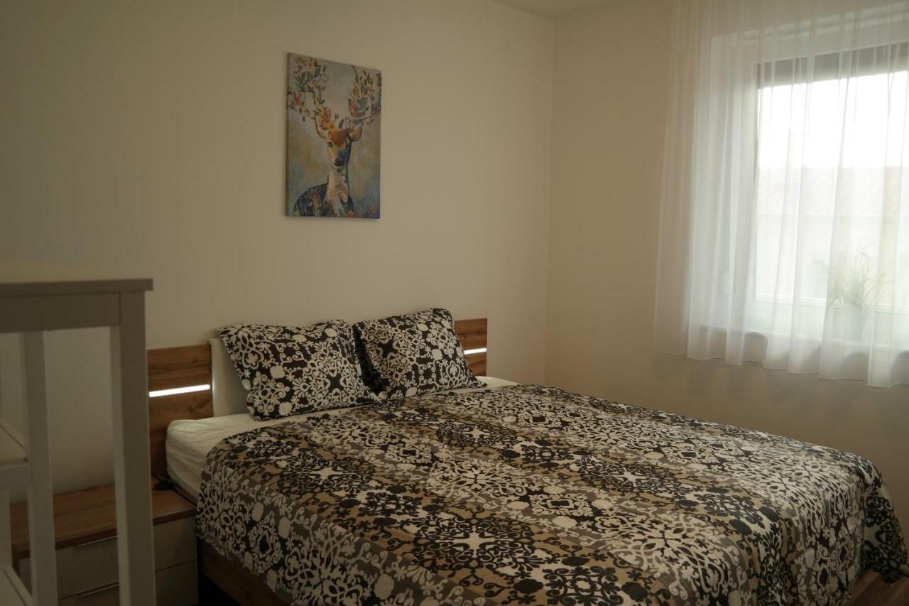 Holiday Apartman With Free Parking Győr Zewnętrze zdjęcie