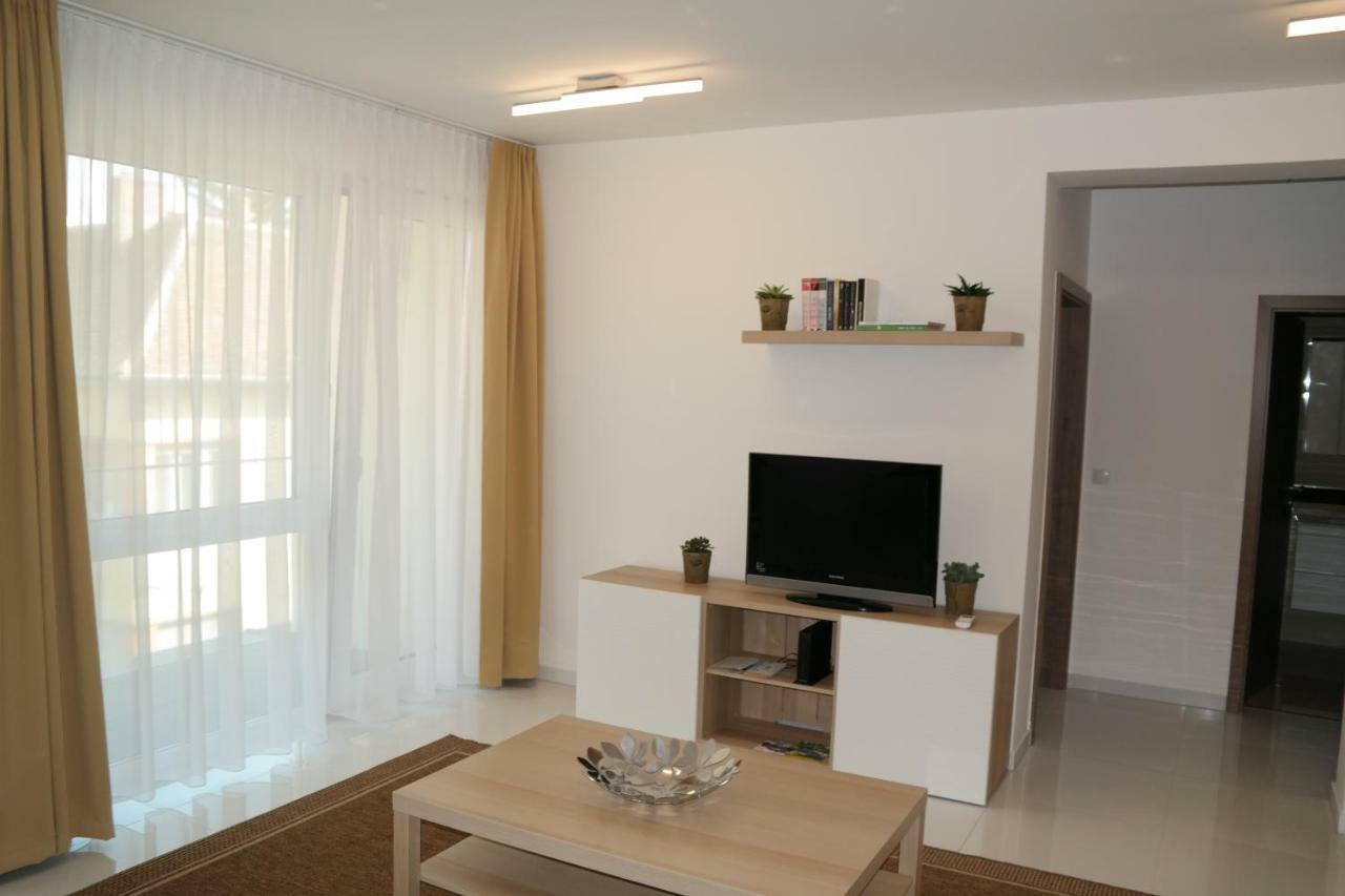 Holiday Apartman With Free Parking Győr Zewnętrze zdjęcie