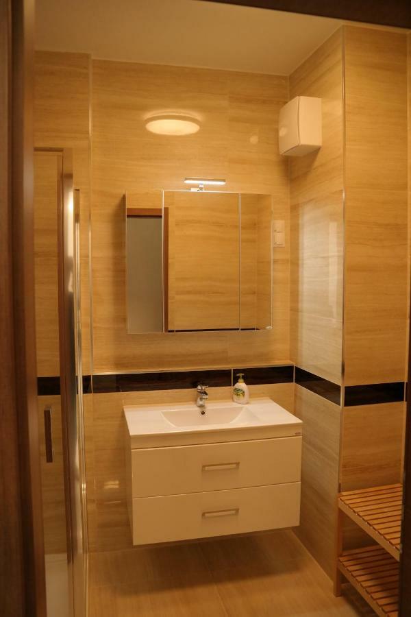 Holiday Apartman With Free Parking Győr Zewnętrze zdjęcie