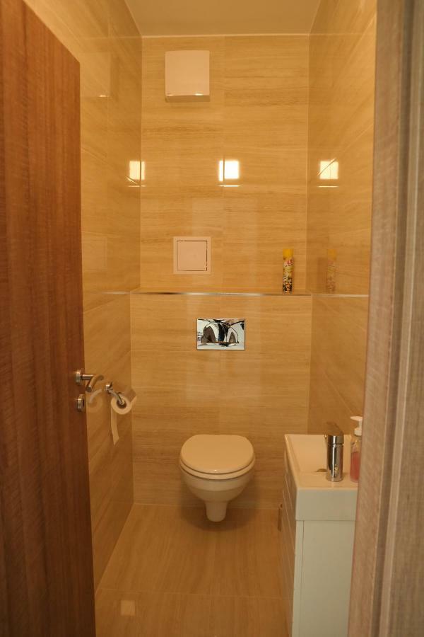 Holiday Apartman With Free Parking Győr Zewnętrze zdjęcie