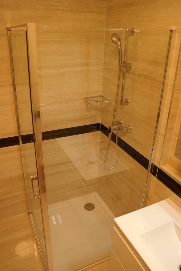Holiday Apartman With Free Parking Győr Zewnętrze zdjęcie